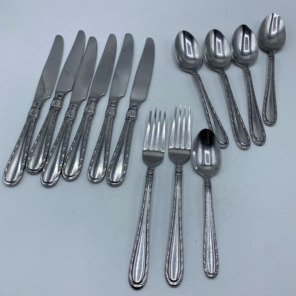 Vintage Oneida Bancroft Flatware Stainless Steel Shell Pattern Classic 13 Set